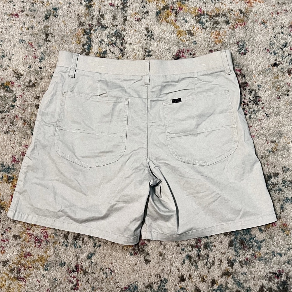 NEW Lee Women's Regular Fit Midrise 7" Utility Short Stormy Gray